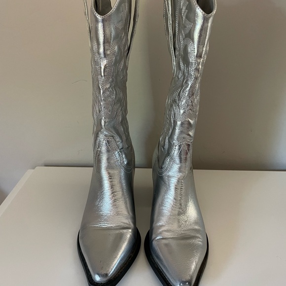 Woman Silver Embroidered Western Cowgirl Boots - Size 6 - Picture 12 of 13